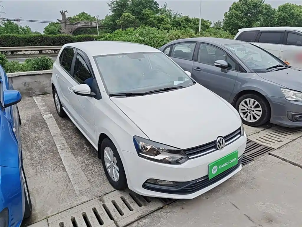 Volkswagen Polo 2014 1.4L Manual Trend Edition фото 4
