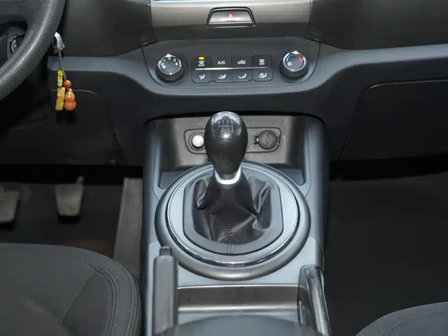 Kia Sportage 2012 2.0L Manual 2WD GL фото 18