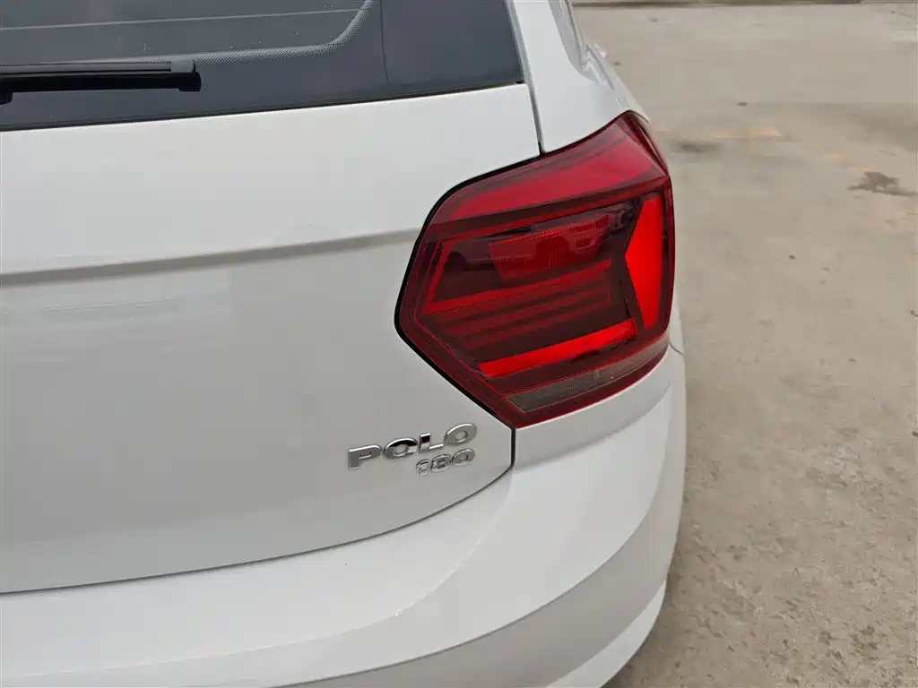 Volkswagen Polo 2019 Plus 1.5L Automatic Panorama Enjoyment Edition фото 24