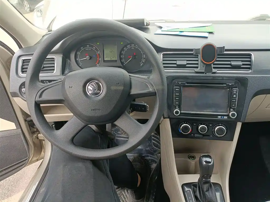 Škoda Rapid 2013 1.6L Automatic Smart Selection фото 6
