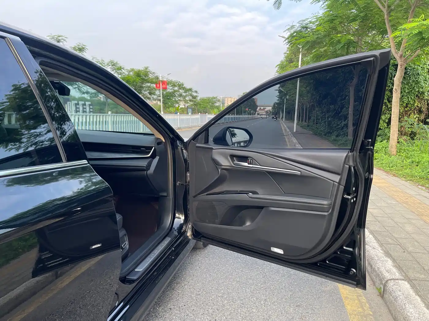 Toyota Camry 2024 Hybrid 2.0HGVP Luxury Edition фото 12