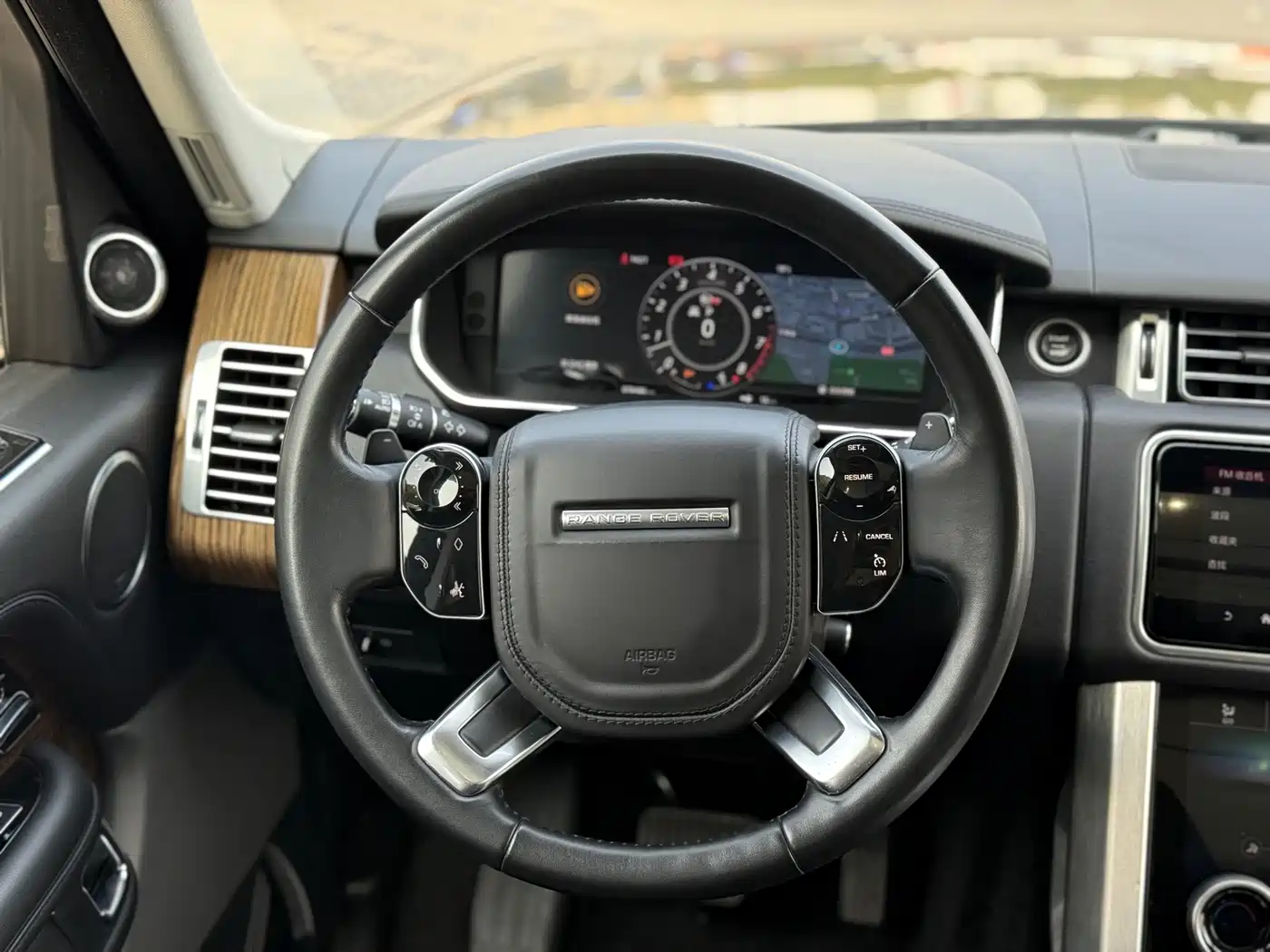 Land Rover Range Rover 2018 3.0 SC V6 Golden Age Edition фото 11