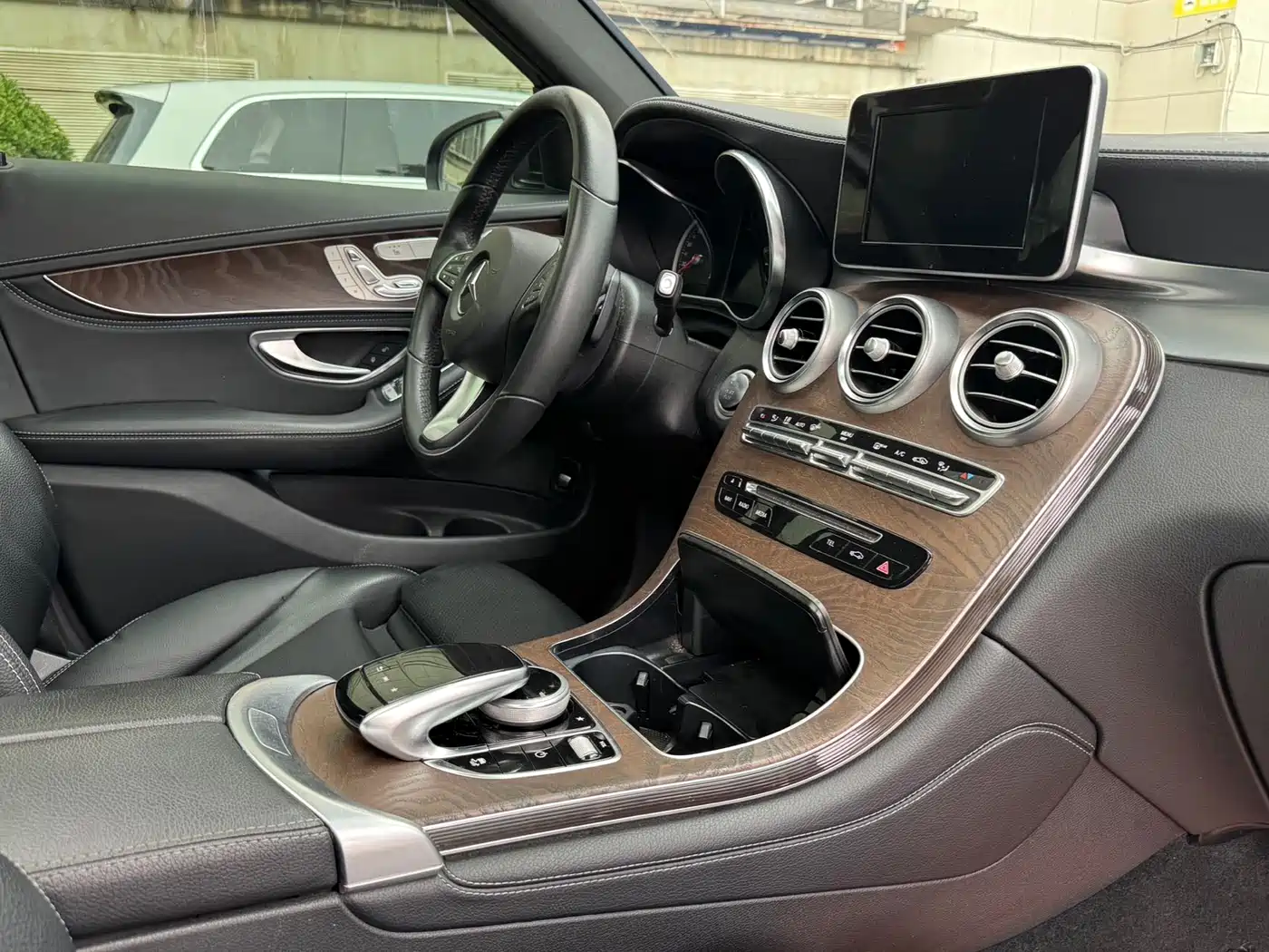 Mercedes-Benz GLC 2017 GLC 300 4MATIC Dynamic фото 4