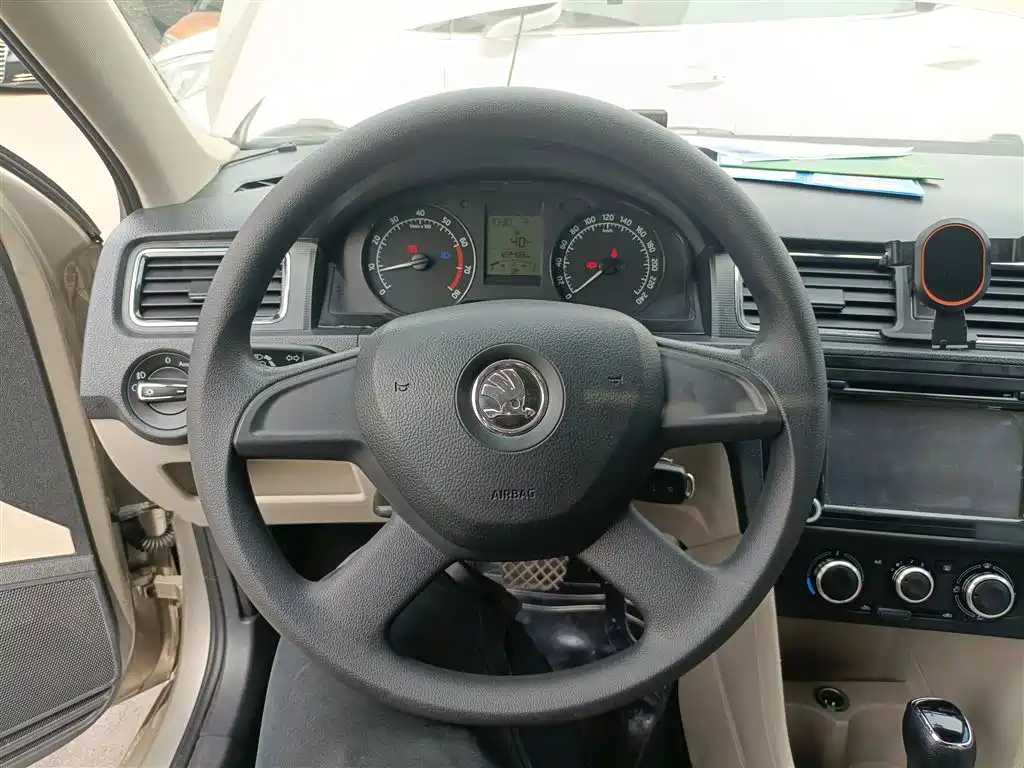 Škoda Rapid 2013 1.6L Automatic Smart Selection фото 7