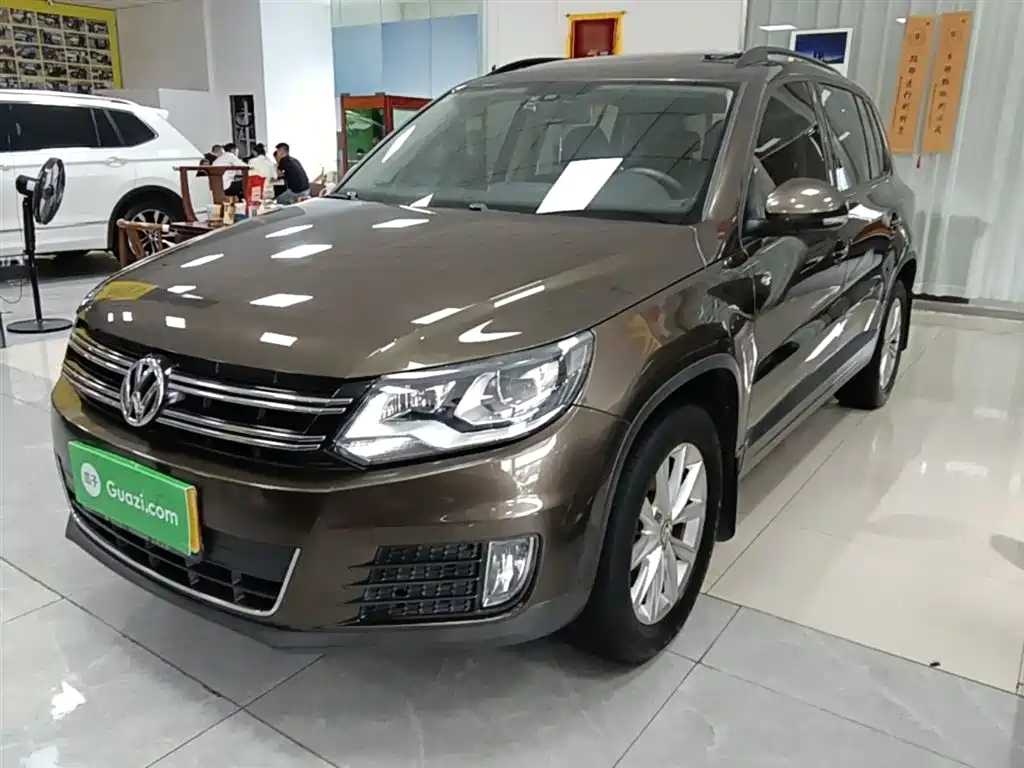 VOLKSWAGEN TIGUAN