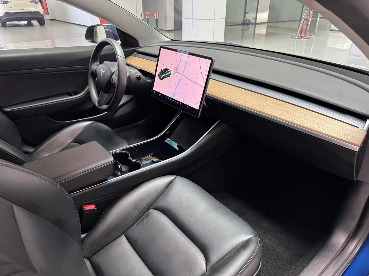TESLA MODEL 3