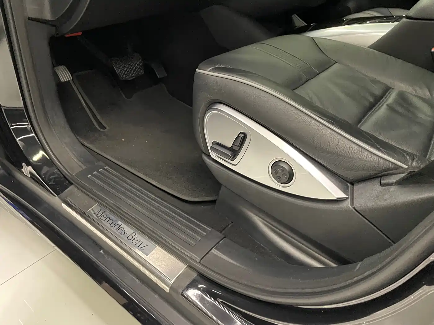 Mercedes-Benz R-Class 2017 R 320 4MATIC Business Collector's Edition фото 29
