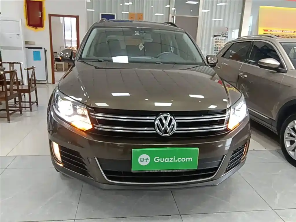 VOLKSWAGEN TIGUAN