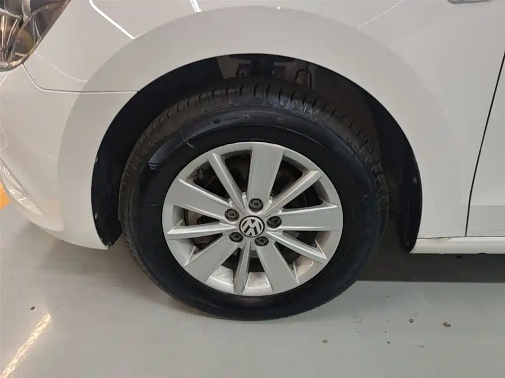 Volkswagen Jetta 2015 Value Edition 1.6L Manual Fashion фото 23
