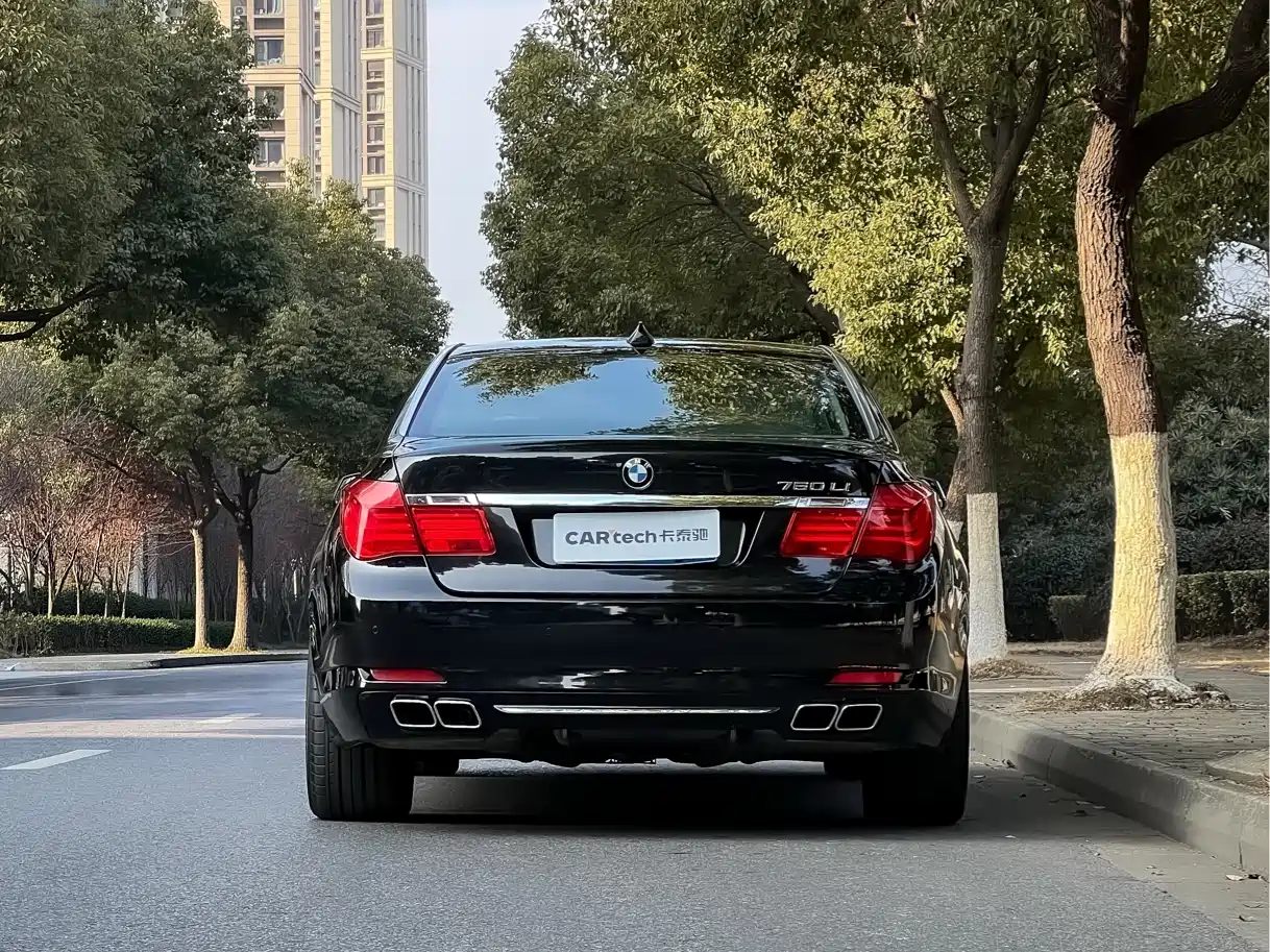 BMW 7 Series 2010 760Li фото 4