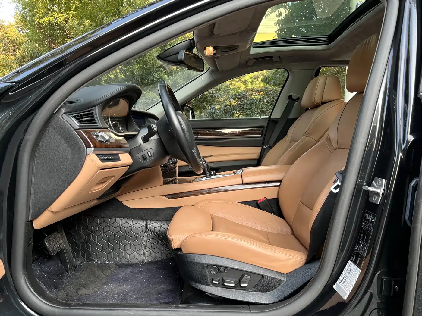 BMW 7 Series 2010 760Li фото 8