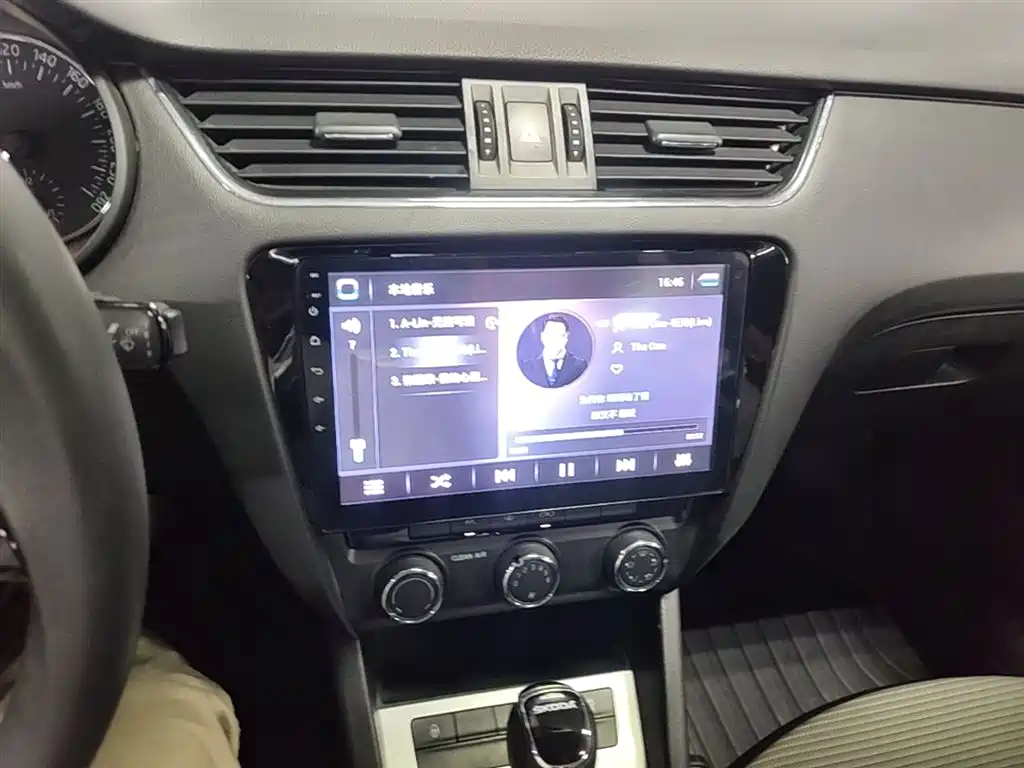 Škoda Octavia 2017 1.6L Automatic Pioneer Edition фото 20