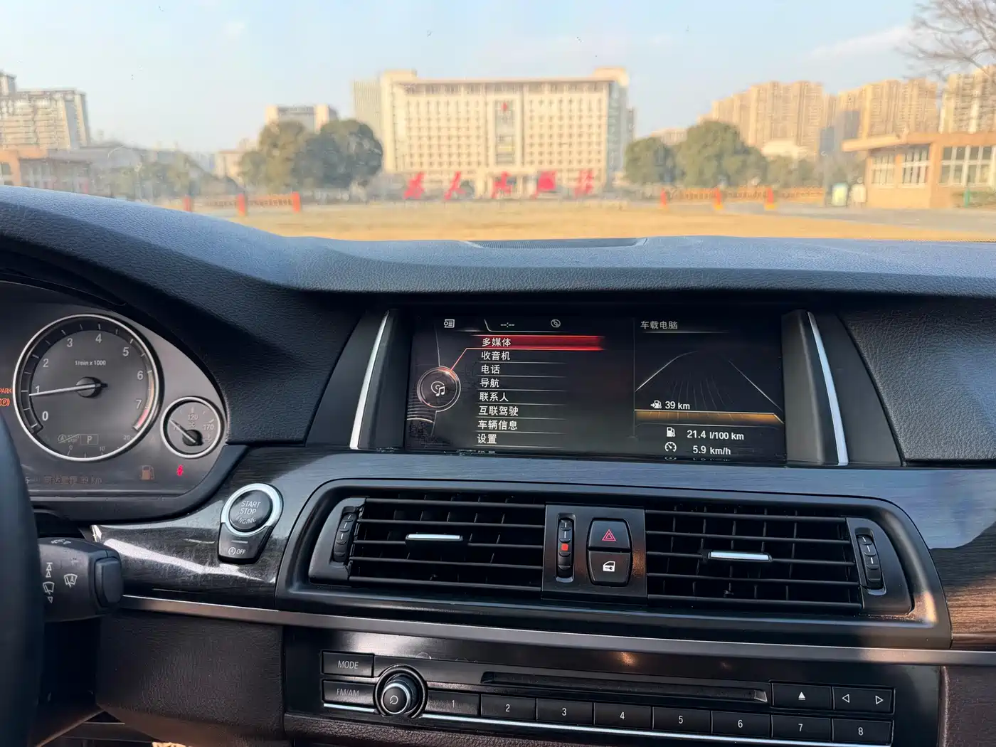 BMW 5 Series 2014 525Li Luxury Design Package фото 15