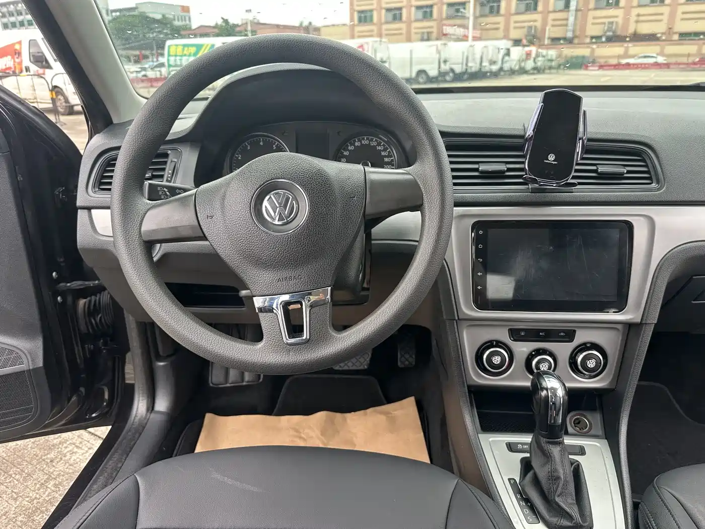 Volkswagen Lavida 2013 Facelift Classic 1.6L Automatic Trend фото 7