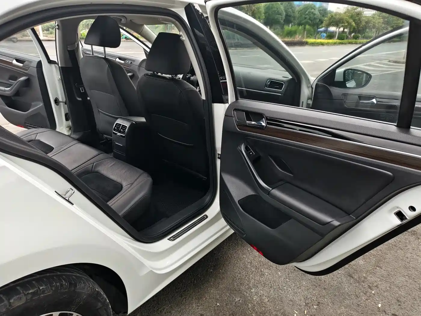 Volkswagen Sagitar 2017 1.6L Automatic Comfort фото 11