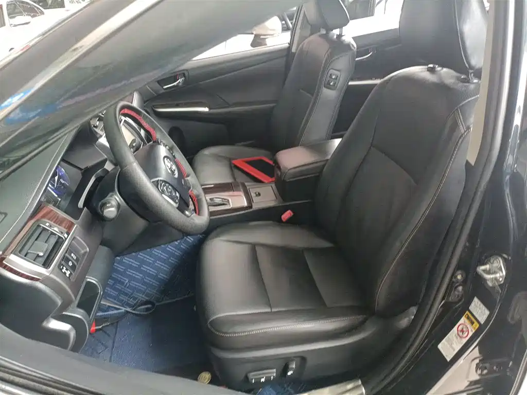 Toyota Camry 2016 Hybrid 2.5HG 10th Anniversary Luxury Navigation Edition фото 12
