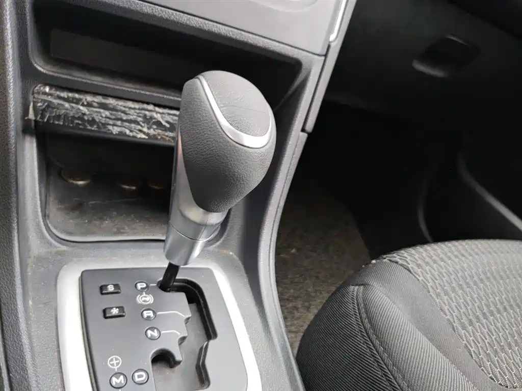 Peugeot 308 2014 Model Joy Edition Classic 1.6L Automatic Superior Style фото 7