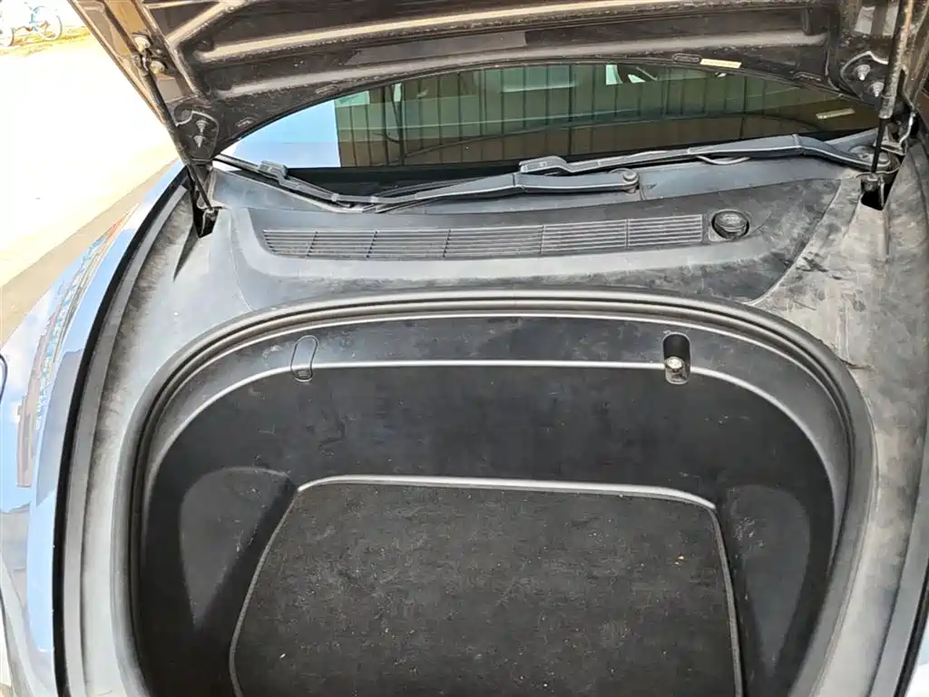 TESLA MODEL 3 (IMPORTED)