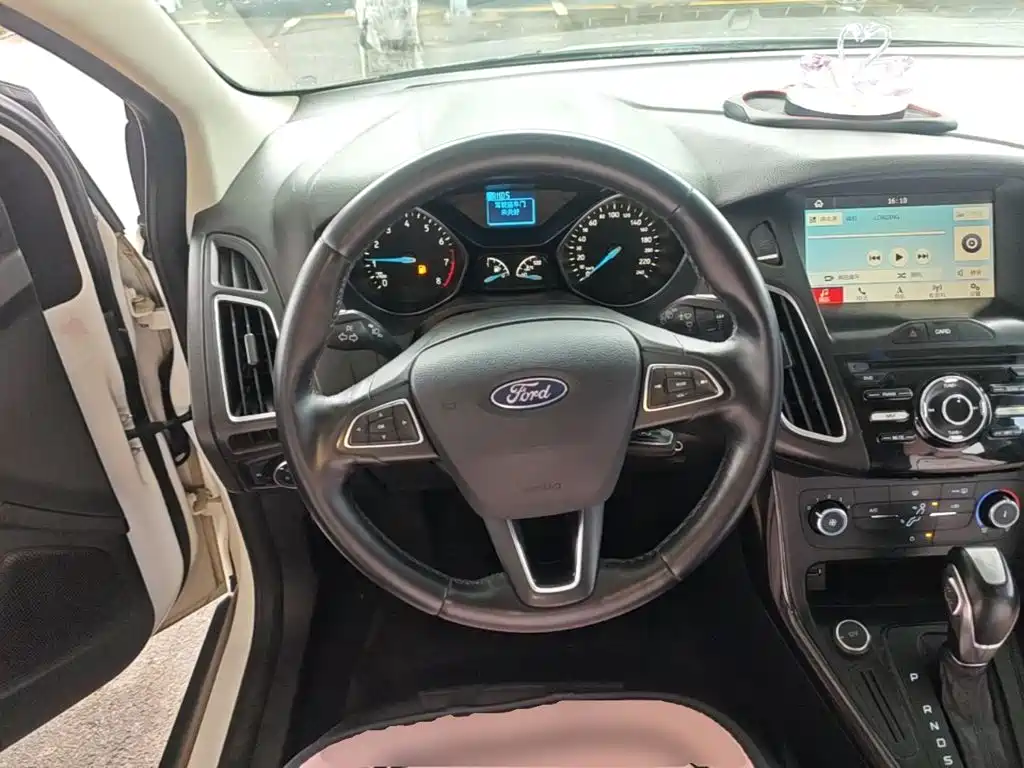 Фото 11 - Ford Focus