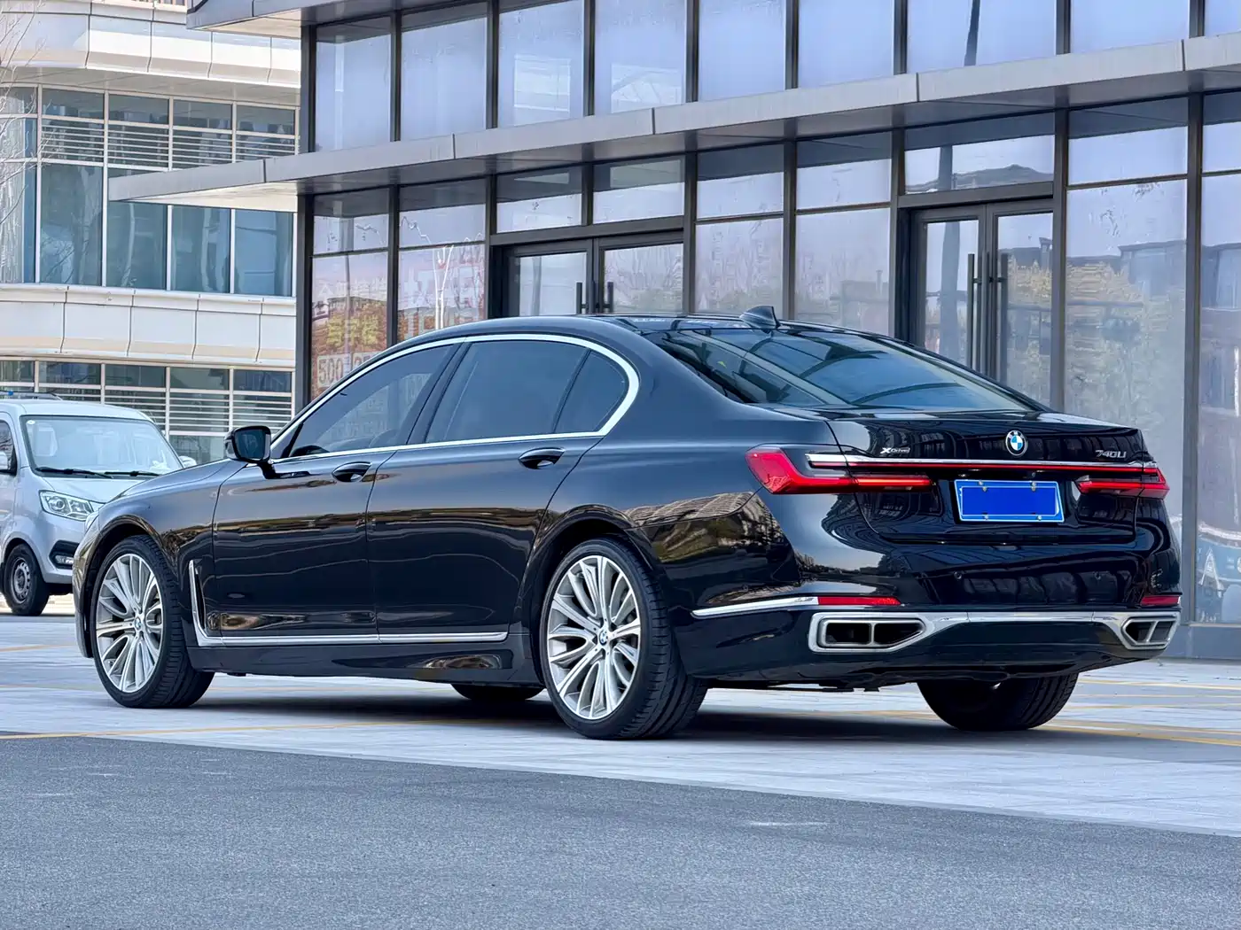BMW 7 Series 2019 740Li Leading Luxury Package фото 3