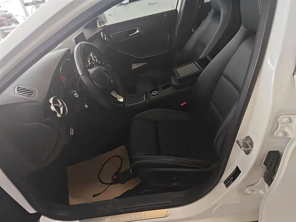 Mercedes-Benz GLA 2018 GLA 200 Dynamic фото 7