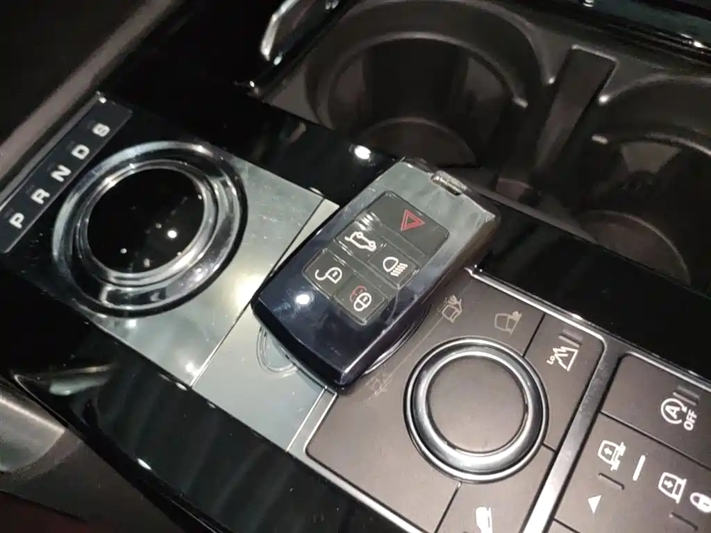 Land Rover Discovery 2018 3.0 SC V6 HSE фото 17