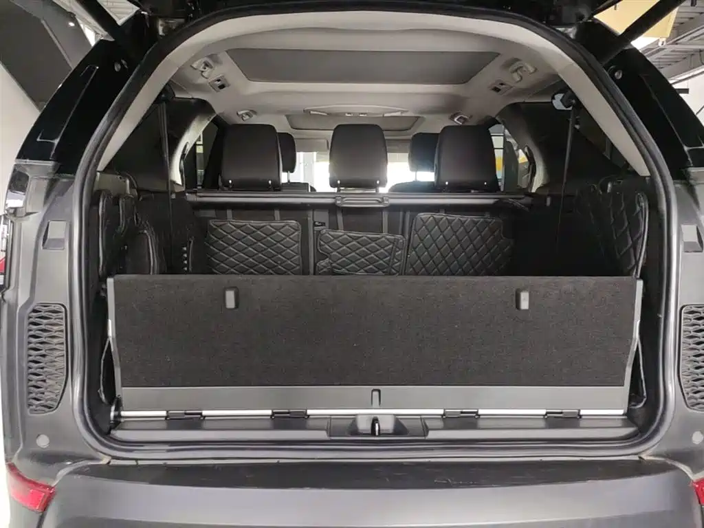 Land Rover Discovery 2018 3.0 SC V6 HSE фото 15