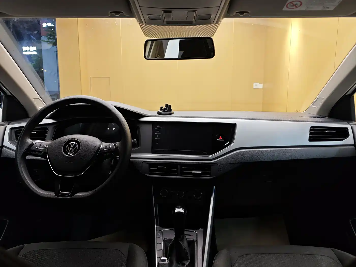 VOLKSWAGEN POLO