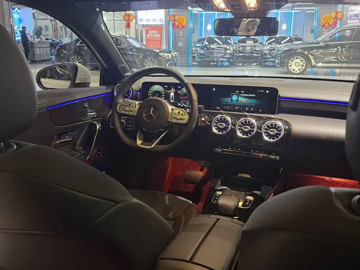 Mercedes-Benz A-Class 2019 A 200 L Sport Sedan фото 6