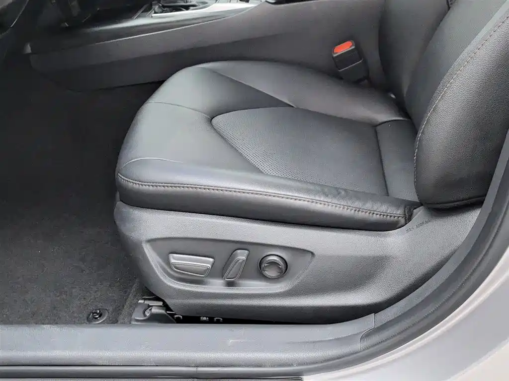 Toyota Camry 2021 Hybrid 2.5HGVP Leading Edition фото 20