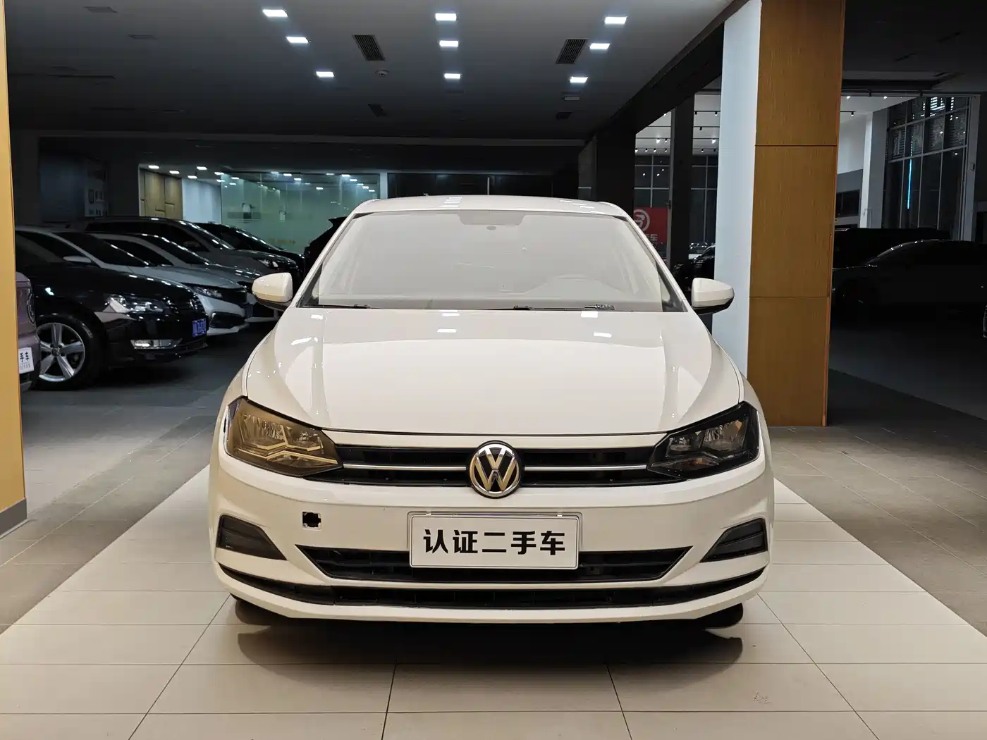 VOLKSWAGEN POLO