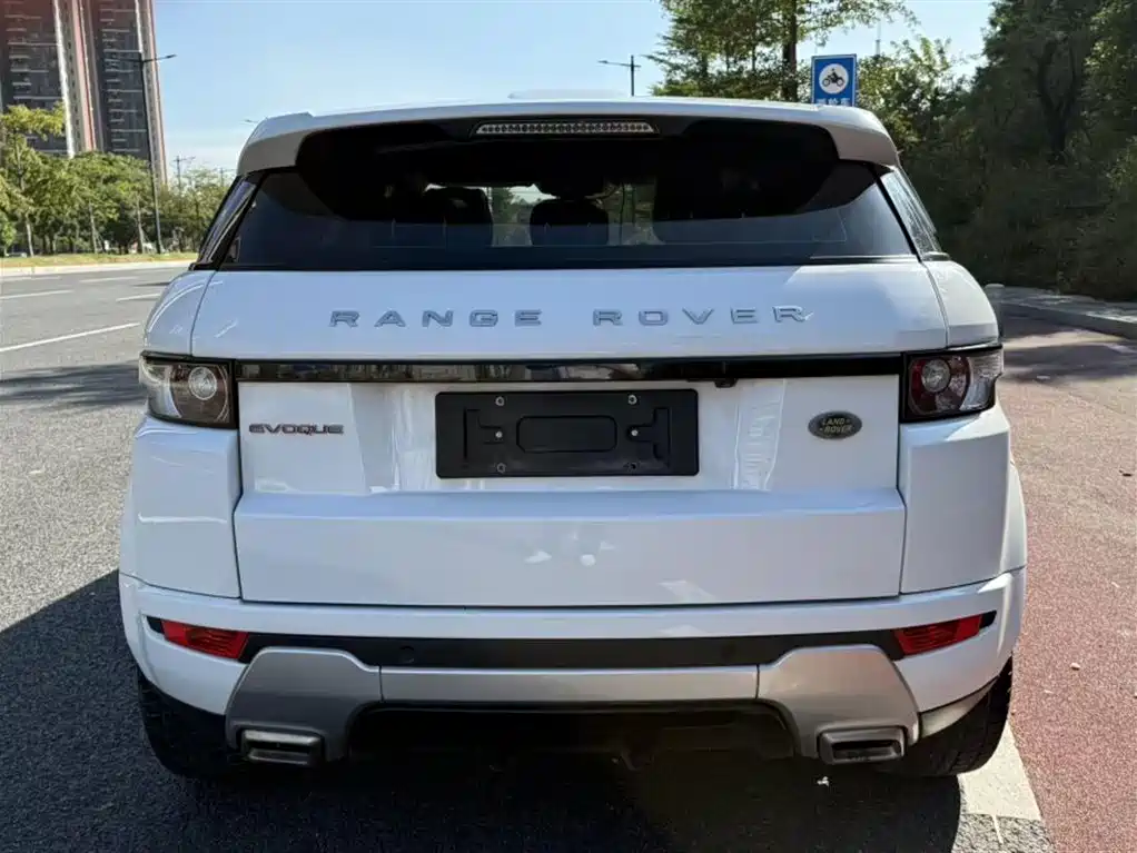 Land Rover Range Rover Evoque 2015 2.0T 5-Door Dynamic Edition фото 24
