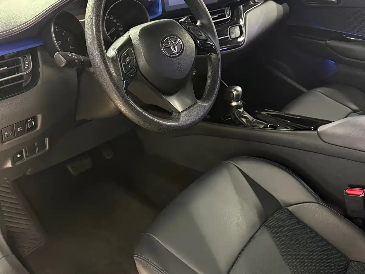 Toyota C-HR 2020 Model 2.0L Leading фото 4