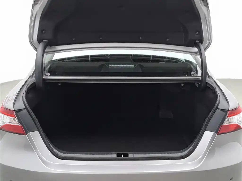 Toyota Camry 2021 Hybrid 2.5HGVP Leading Edition фото 16