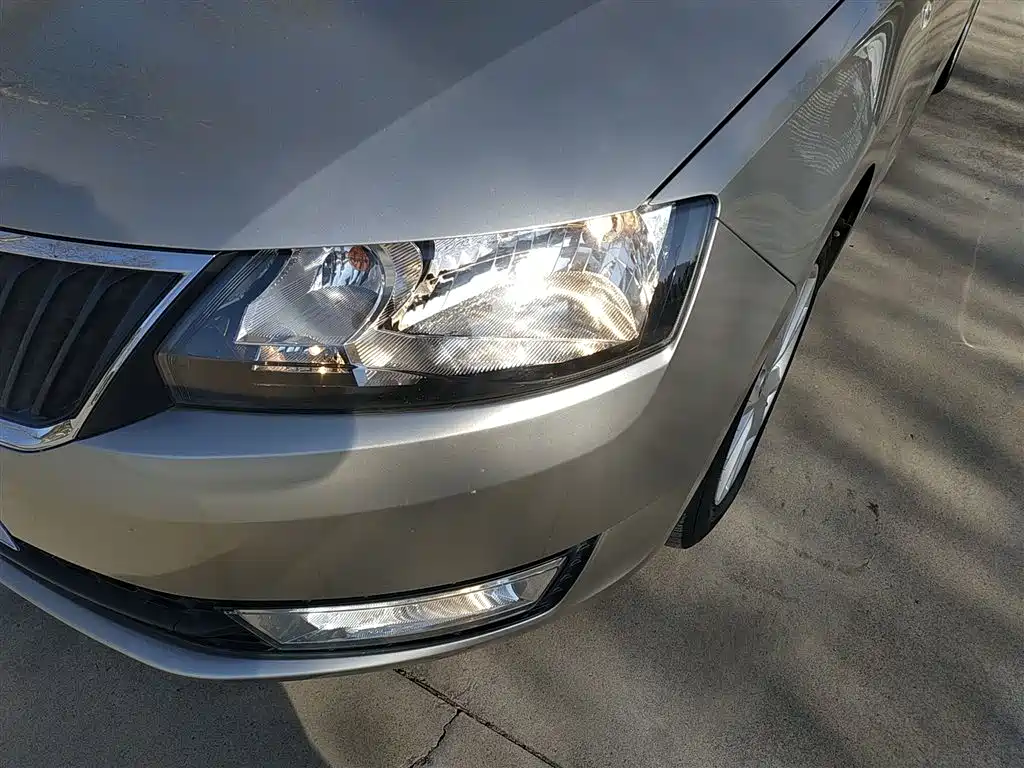 Škoda Rapid 2015 1.6L Automatic Smart Selection фото 24