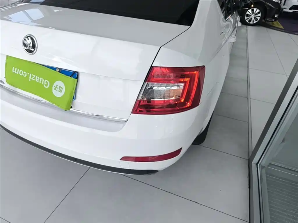 Škoda Octavia 2017 TSI280 DSG ZhiXing фото 8