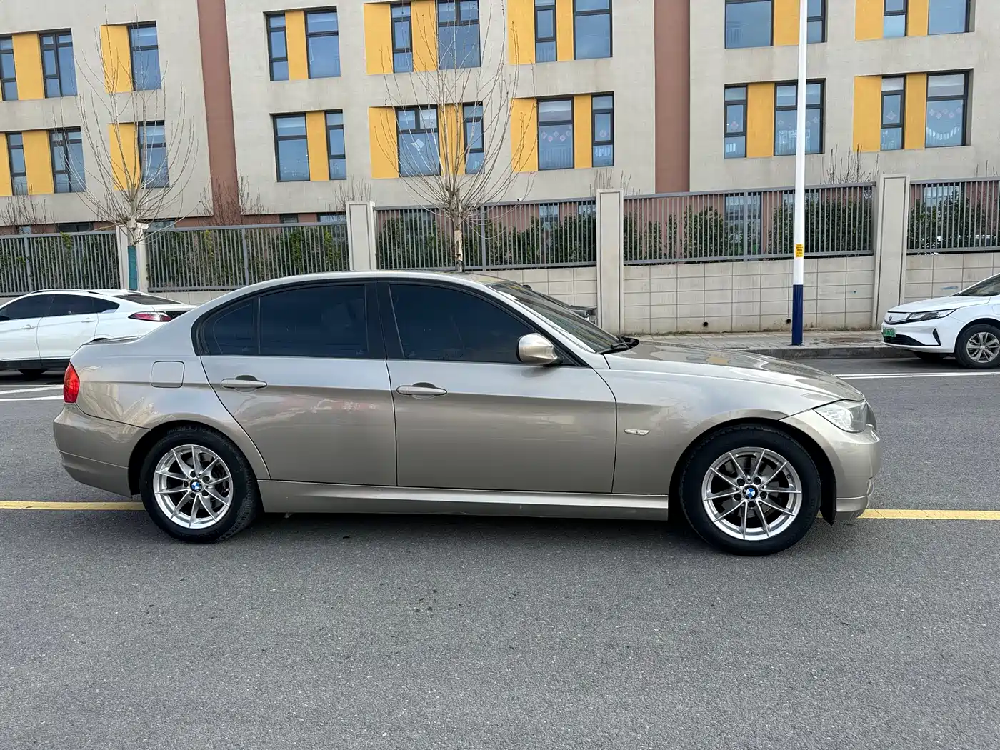 BMW 3 Series (Import) 2012 318i Leading фото 4