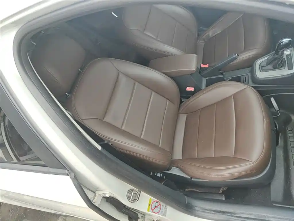 Volkswagen Lavida 2013 Facelift Classic 1.6L Automatic Trend фото 25