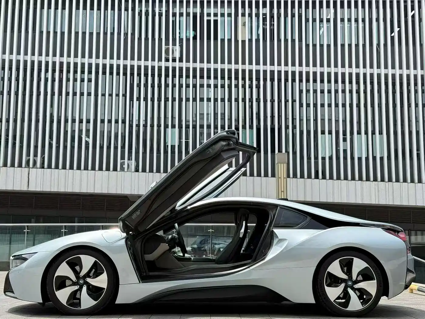 BMW i8 2014 Standard фото 6