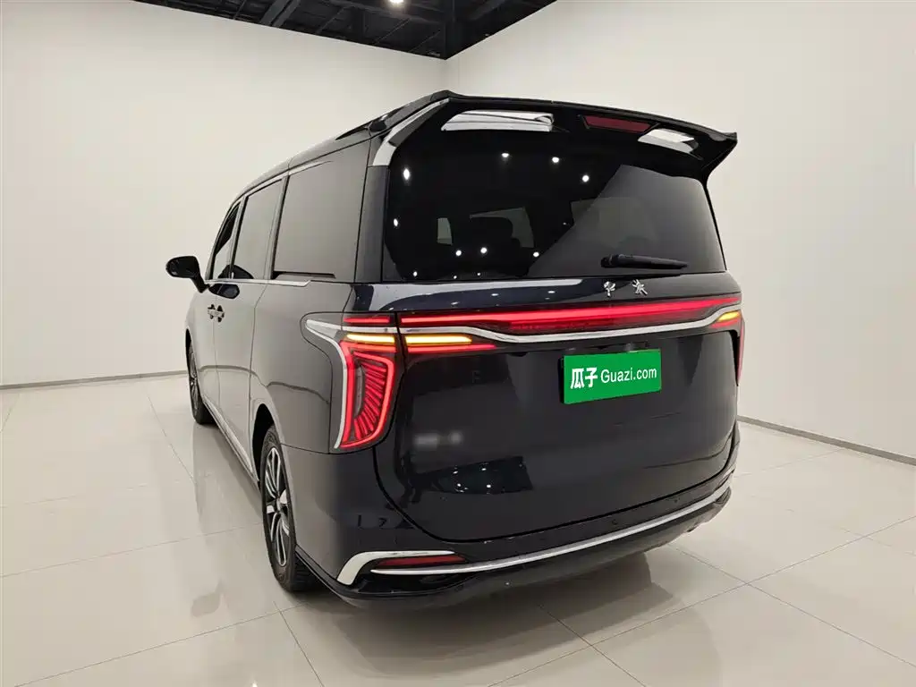 Hongqi HQ9 2023 2.0T Smart Connect Flag Enjoy Edition фото 5