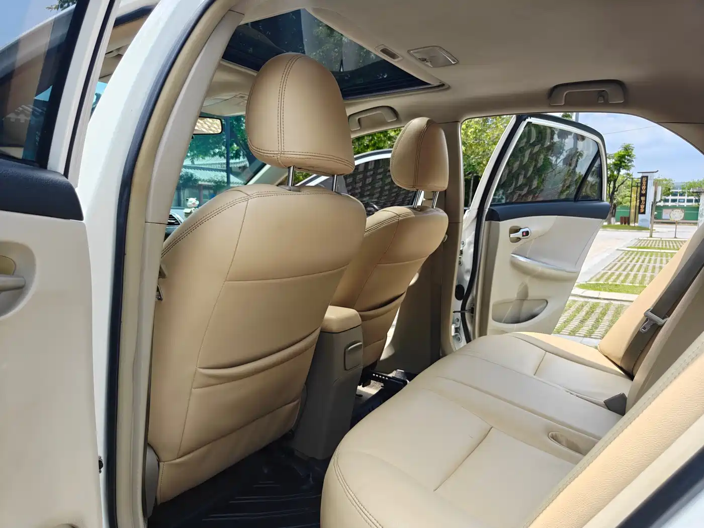 Toyota Corolla 2012 Styling Edition 1.6L Automatic GL фото 12