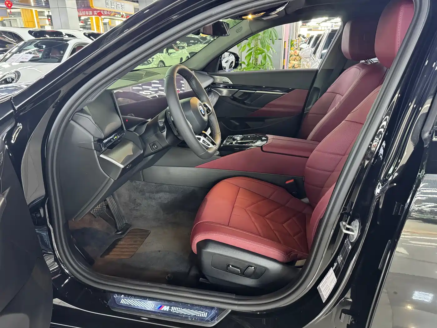 BMW 5 Series 2025 530Li Leading M Sport Package фото 7