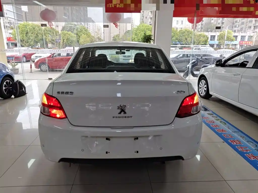 Peugeot 301 2014 1.6L Manual Luxury Edition фото 4