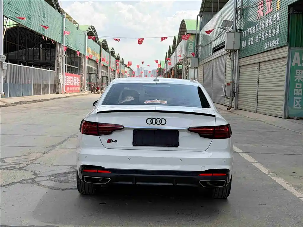 Audi A4L 2022 40 TFSI Fashion Dynamic фото 5