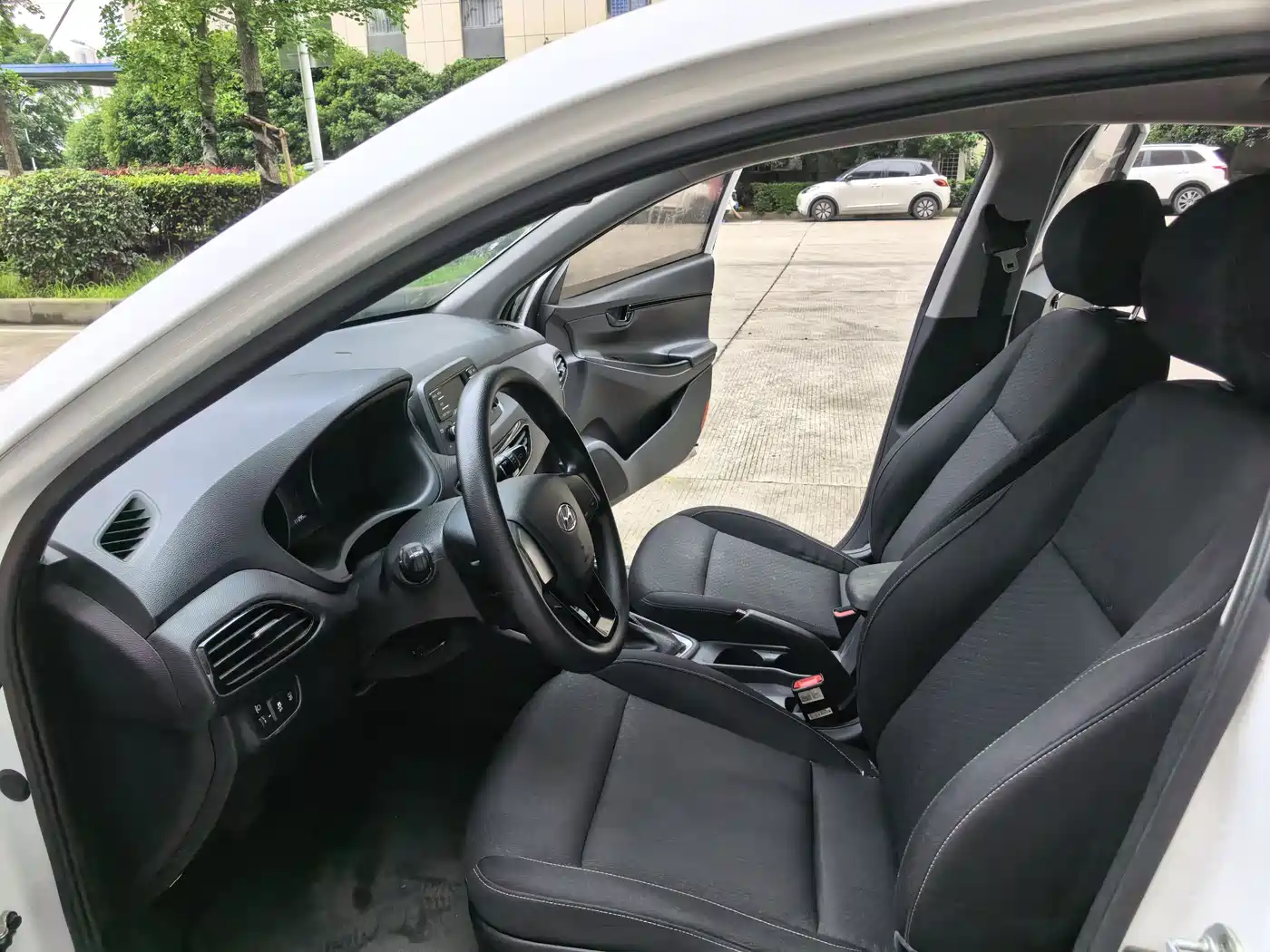 Hyundai Elantra 2020 1.6L Auto GL Pleasing Edition фото 4