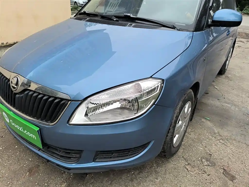 Škoda Fabia 2014 1.4L Manual Crystal Edition фото 24