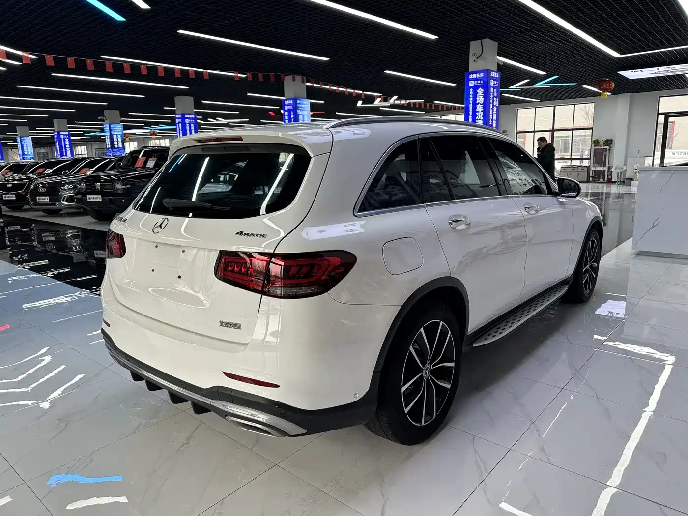 MERCEDES-BENZ GLC