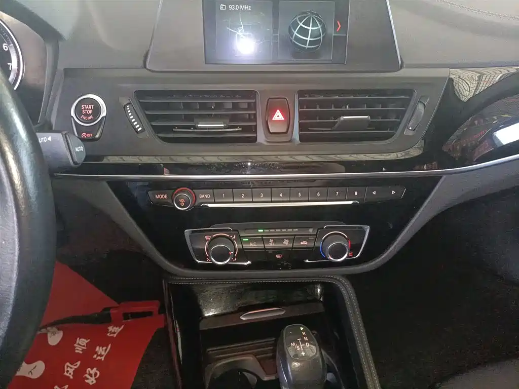 BMW 1 Series 2018 118i Sport Edition фото 13