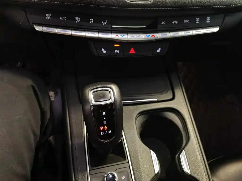 Cadillac XT4 2018 28T FWD Leading Edition фото 7
