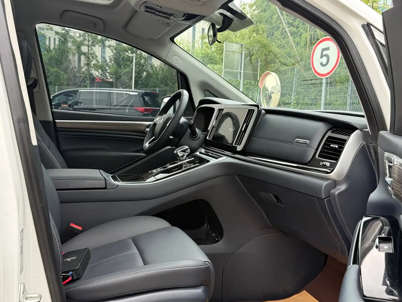 GAC Trumpchi Trumpchi M8 2023 Leading Series 390T Premium Edition фото 8